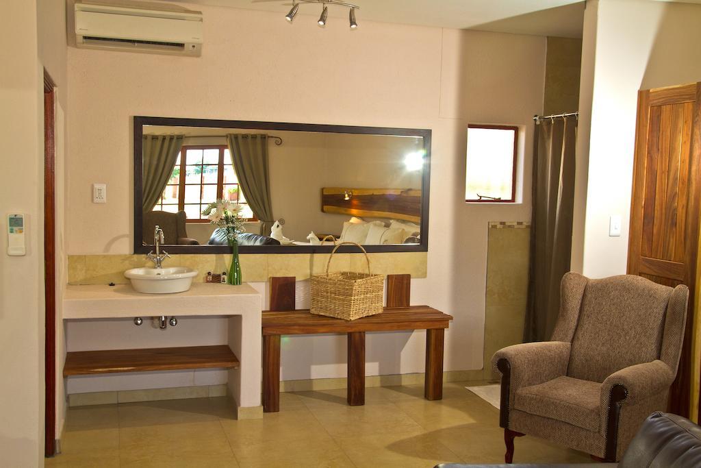 Cest Si Bon Hotel Otjiwarongo Luaran gambar