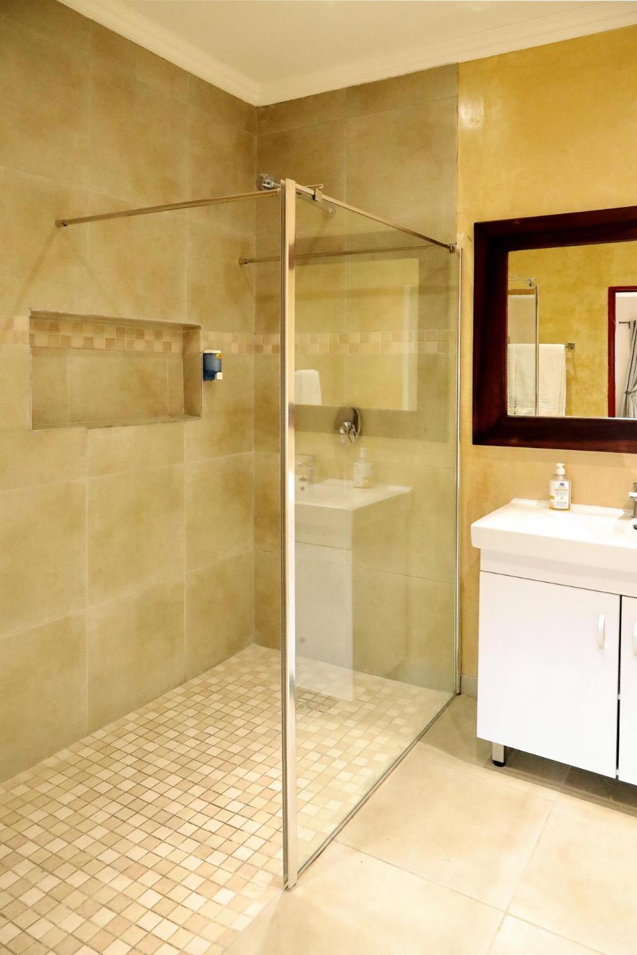 Cest Si Bon Hotel Otjiwarongo Luaran gambar