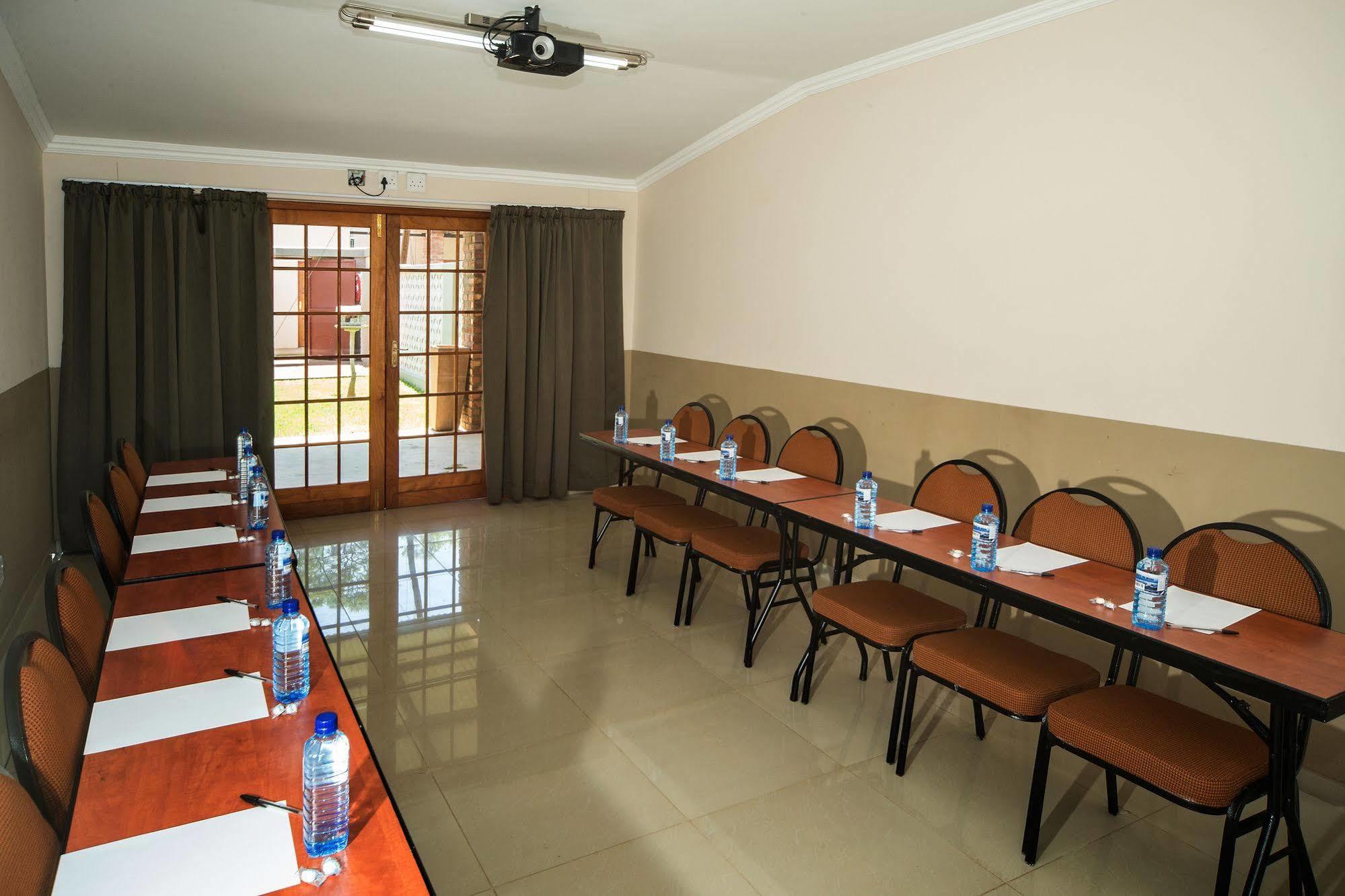 Cest Si Bon Hotel Otjiwarongo Luaran gambar